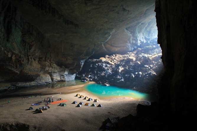 Hang En Cave campsite, Vietnam
